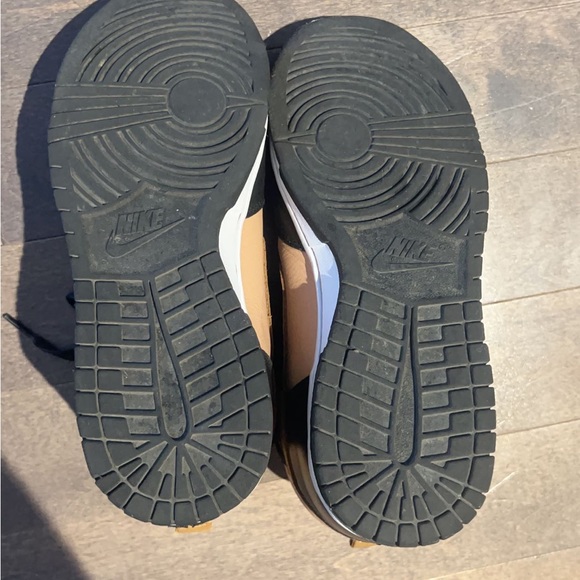 Nike shoes - Picture 4 of 4